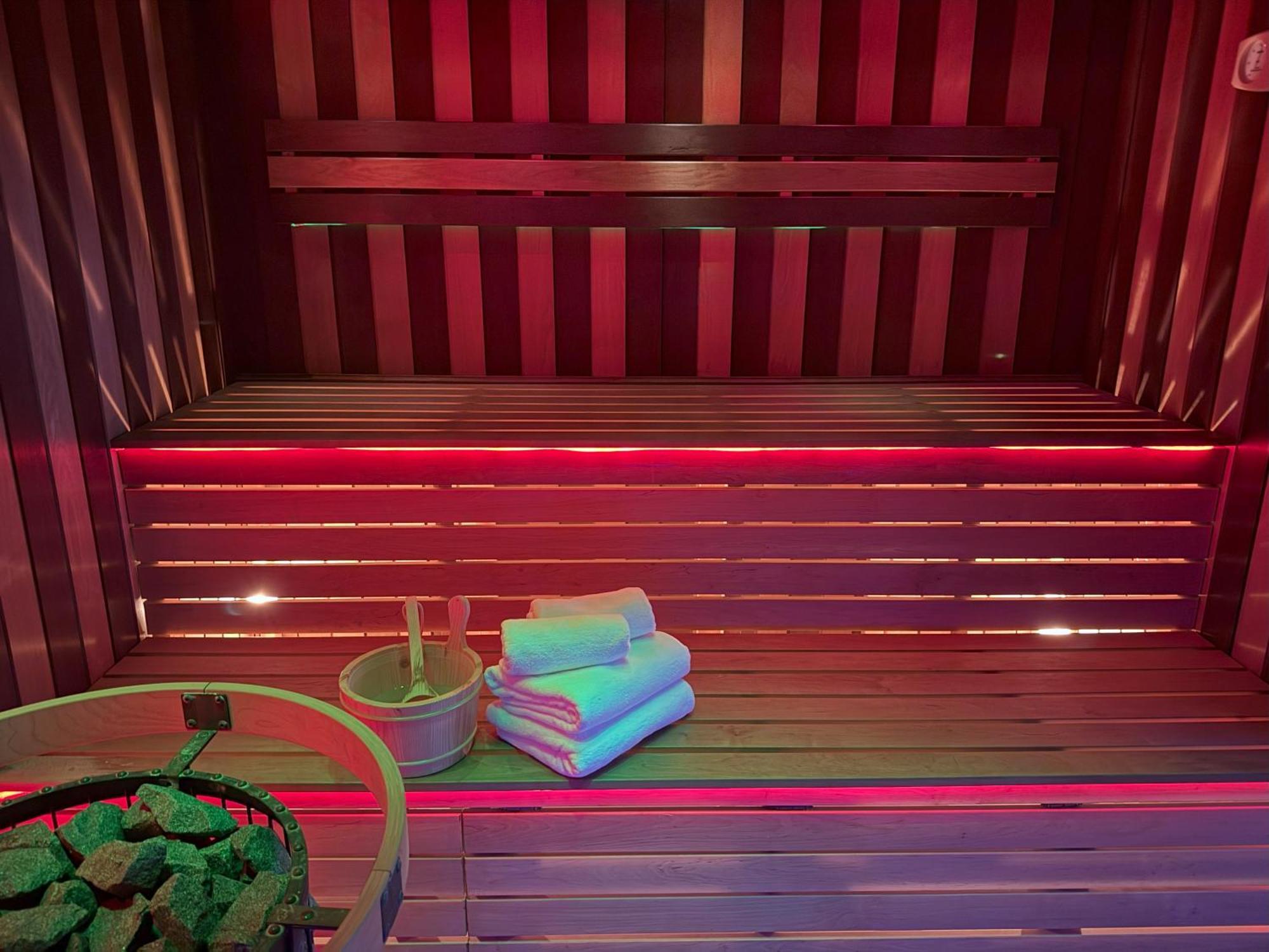 קרלובי וארי Residence Iron Cube מראה חיצוני תמונה